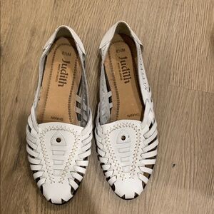 Judith Huarache espadrilles 100% leather embroidered boho flat shoes size 8.5‎